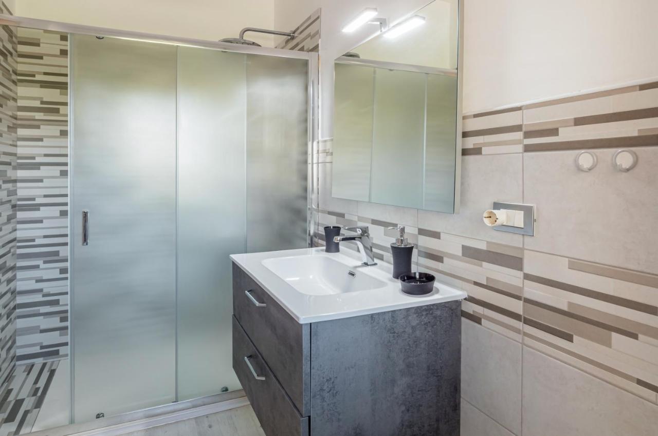 Domus Lucis Apartment Terrace & Private Parking 马里内拉迪萨尔扎纳 外观 照片